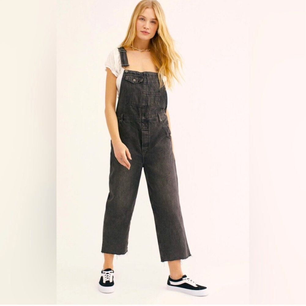 Free People Baggy Boyfriend Slouchy Overalls. RARE. Size 28